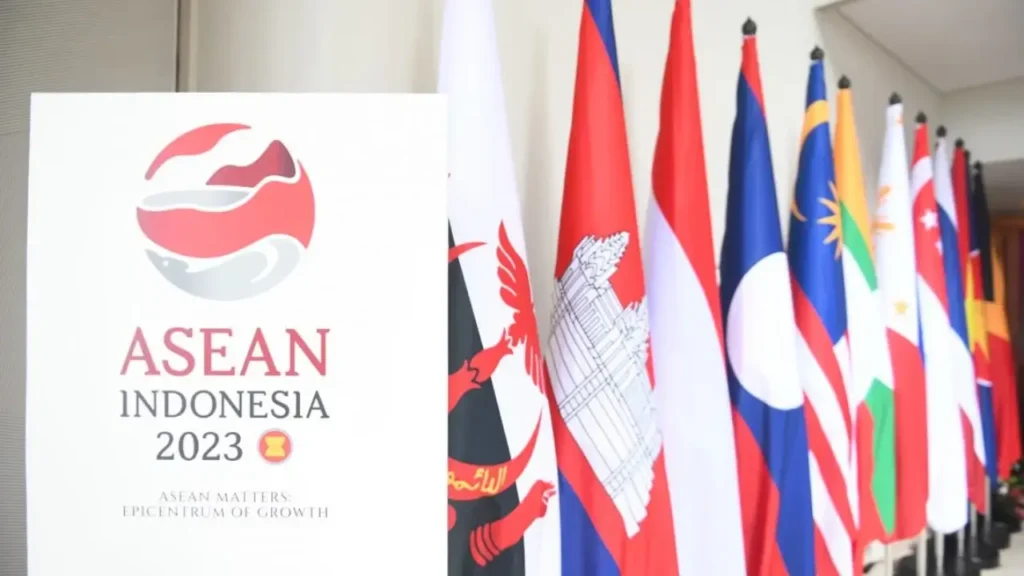 ASEAN leaders pledge to make Southeast Asia an economic growth epicentre